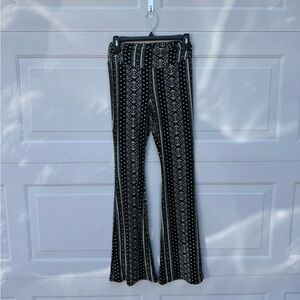 Patterned Flare Leggings 💚